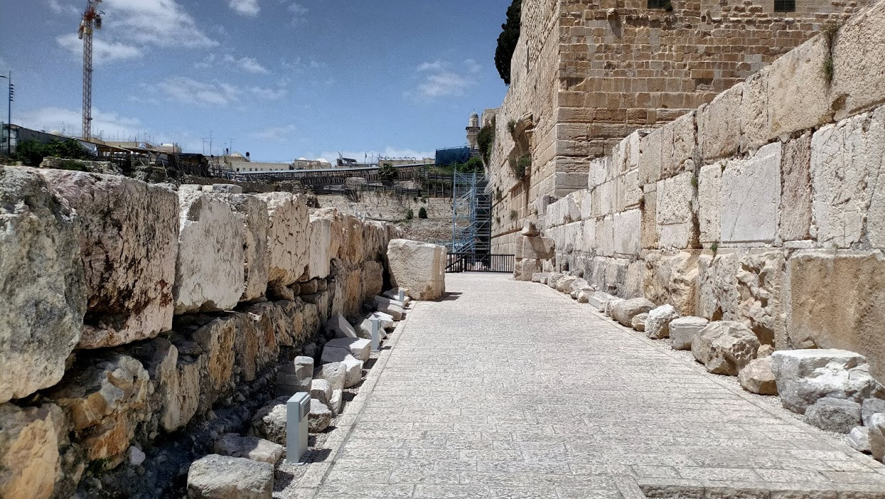 The Western Wall Excavations Seeker