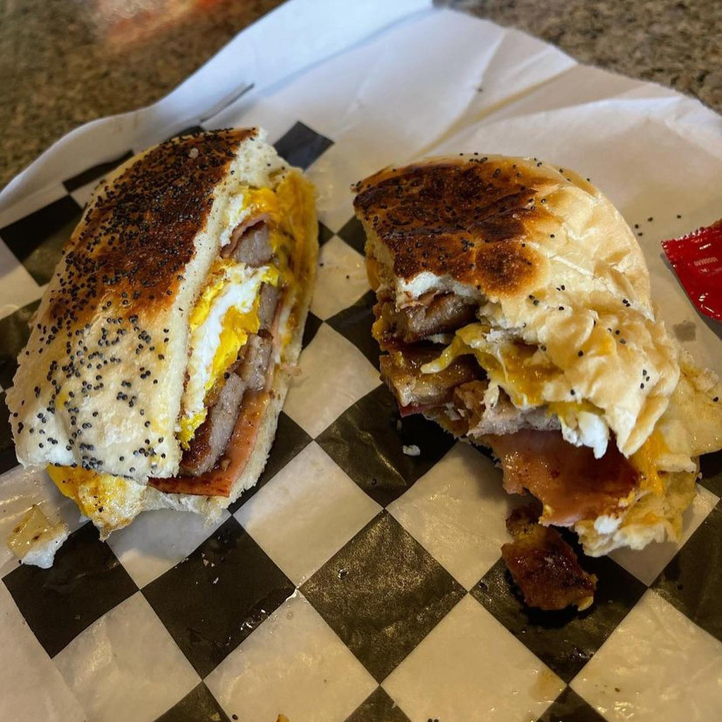 Image of Ernie's Sports Deli on Seeker