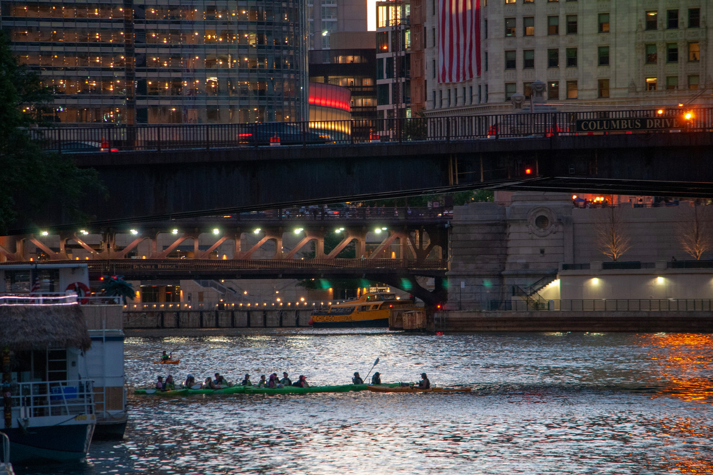 Wateriders Chicago River Kayak Tours and Rentals (Map, Images and