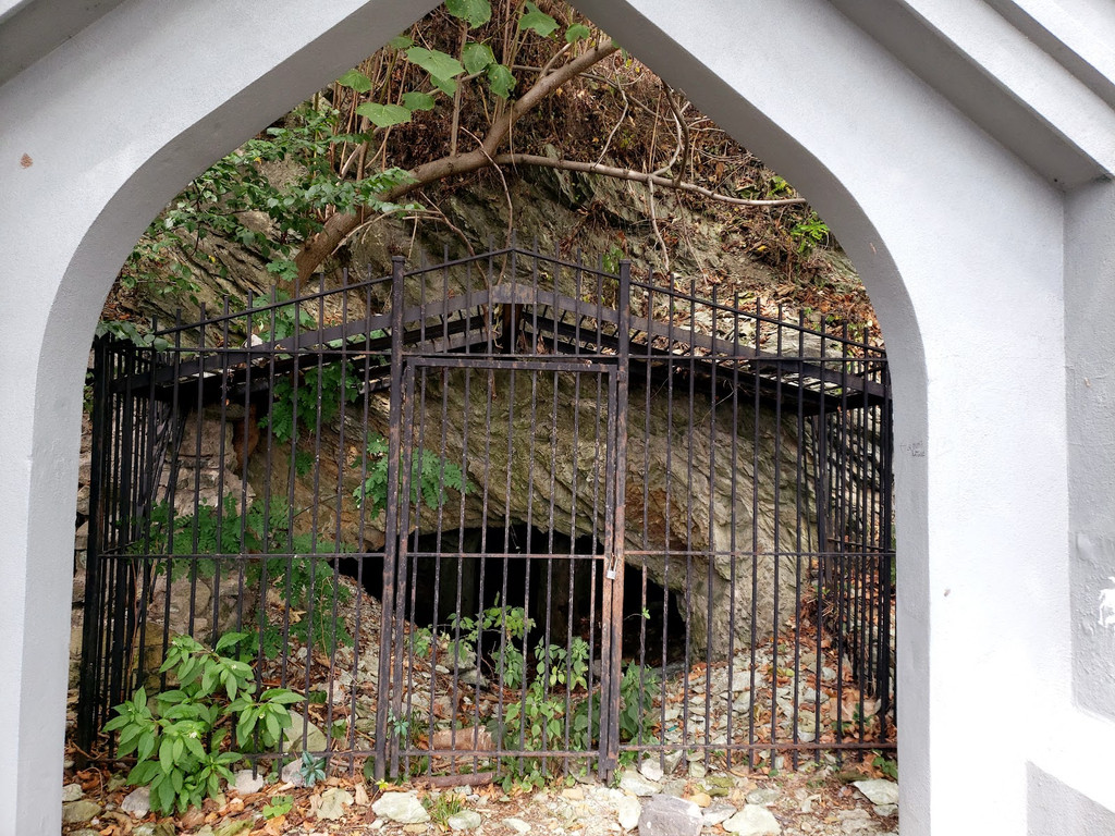 Image of Sybil's Cave on Seeker