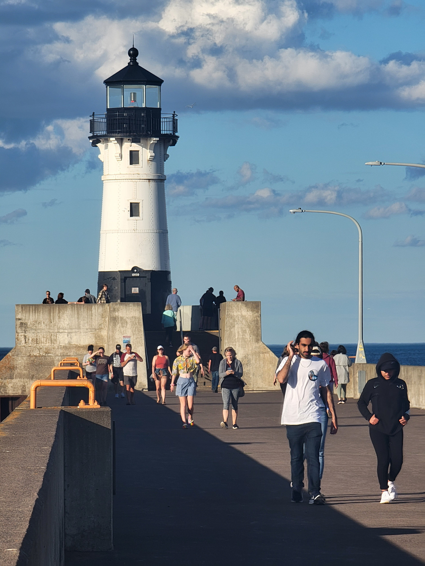 Duluth North Pier Lighthouse (Map, Images and Tips) Seeker