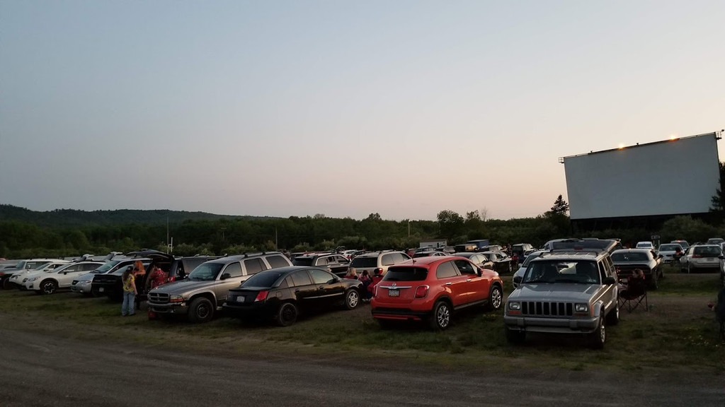 Coolest Drive In Movie Theatres Across The US (with Map and Images